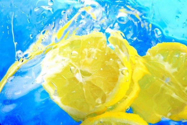 lemon-in-water