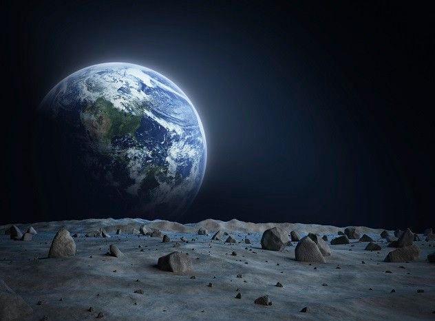 الأرض من القمر