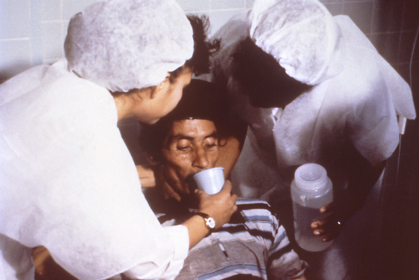 1992 Dr.?? This cholera patient is drinking oral rehydration solution (ORS) in order to counteract his cholera-induced dehydration. The cholera patient should be encouraged to drink the Oral Rehydration Solution (ORS). Even patients who are vomiting can often be treated orally if they take small frequent sips. Their vomiting will subside when their acidosis is corrected.