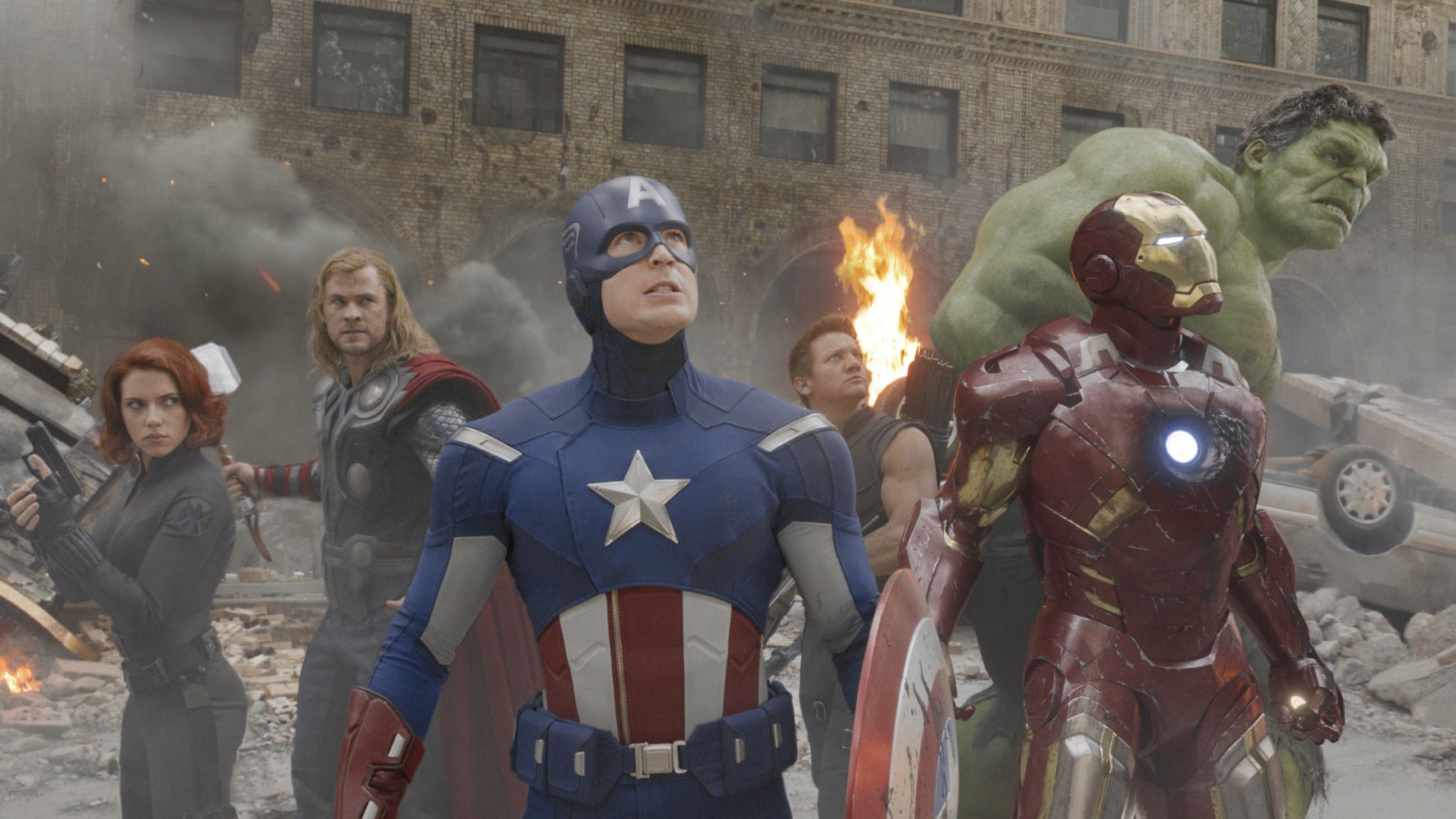 كريس إيفانز سكارليت جوهانسون وروبرت داوني جونيور ومارك رافلو فيلم The Avengers 2012