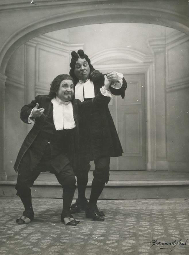 مسرحية طرطوف أثناء عرضها على خشبة المسرح القومي اليوناني عام 1944