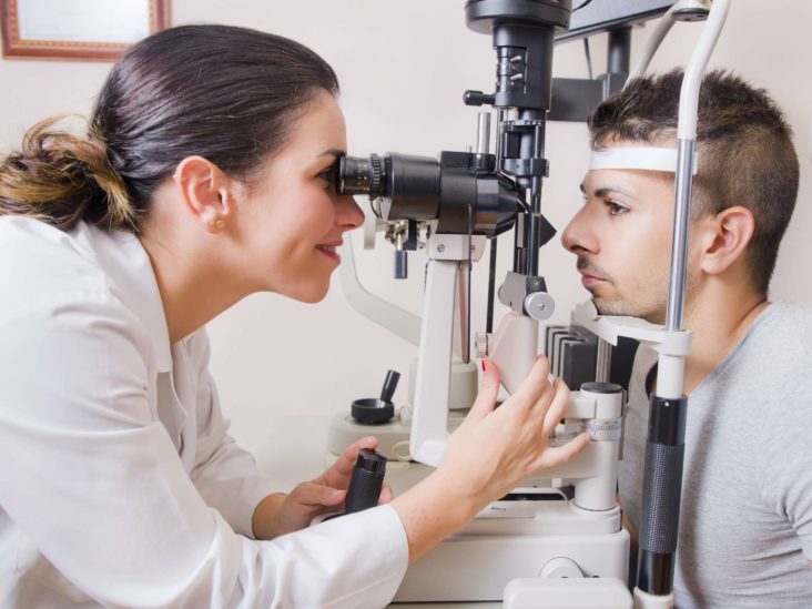 التخصصات الطبية : العينية